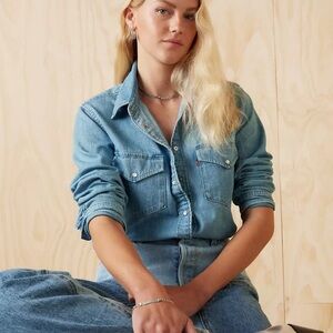 Levi's Iconic Western Denim Shirt - Medium Wash | Pearl Buttons | Size Medium